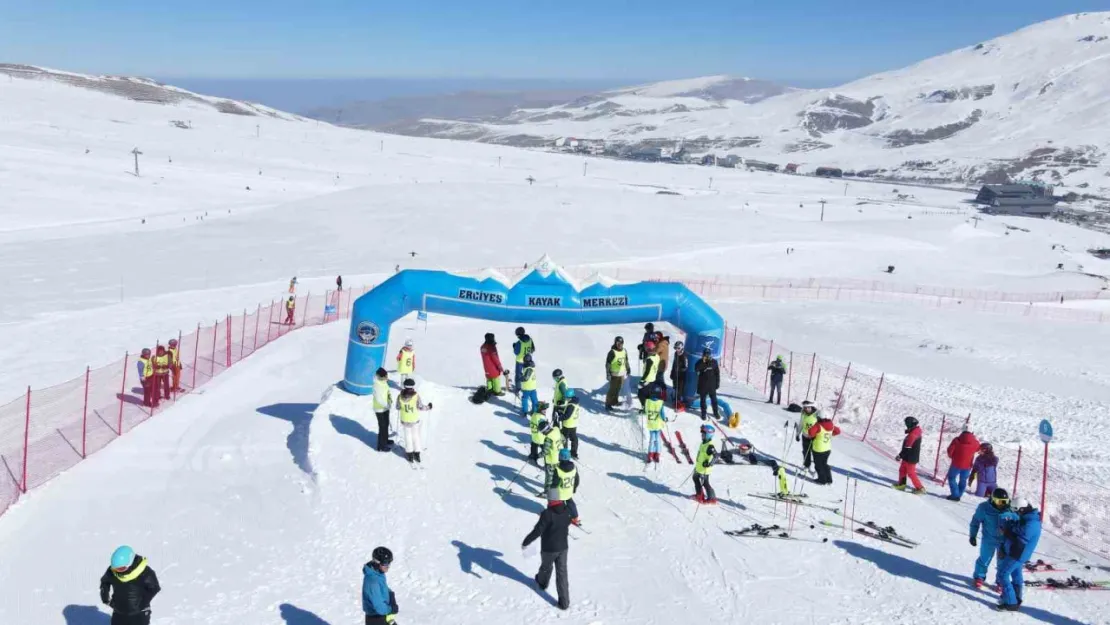 Erciyes'te Diplomatik Kayak ve Snowboard Yarışı yapıldı