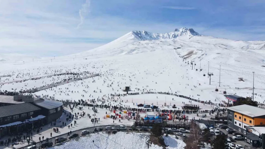 Erciyes'te hafta sonu pistler doldu taştı