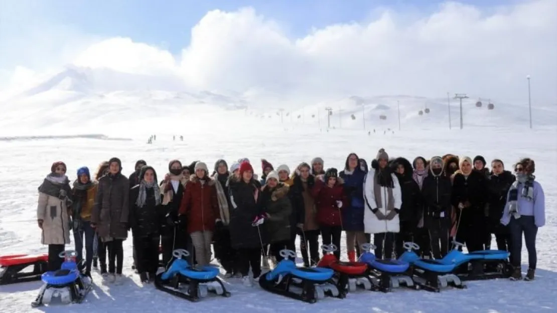 Erciyes'te kamplar tüm hızıyla sürüyor