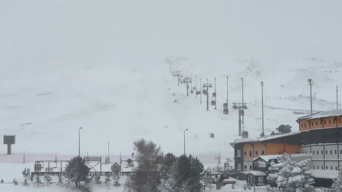 Erciyes'te kapanan pistlerin temizleme çalışmaları sürüyor