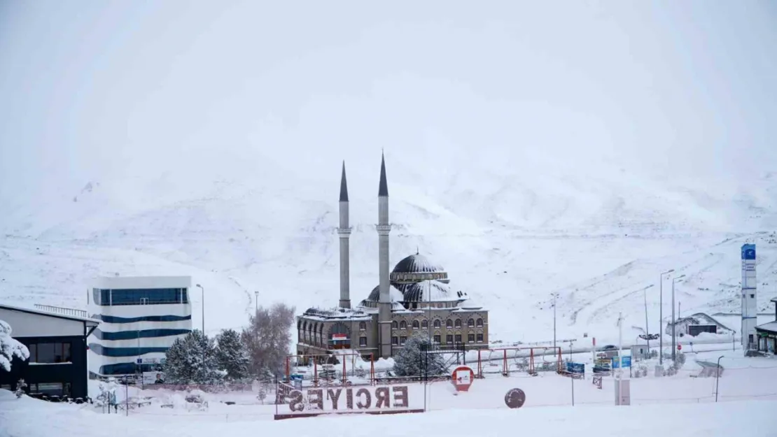 Erciyes'e kış erken geldi: 50 santim kar yağdı