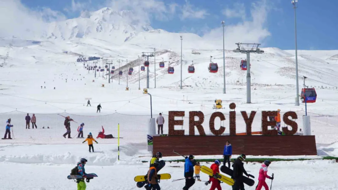 Erciyes'te kar yağışı, sezonu bayrama kadar uzattı