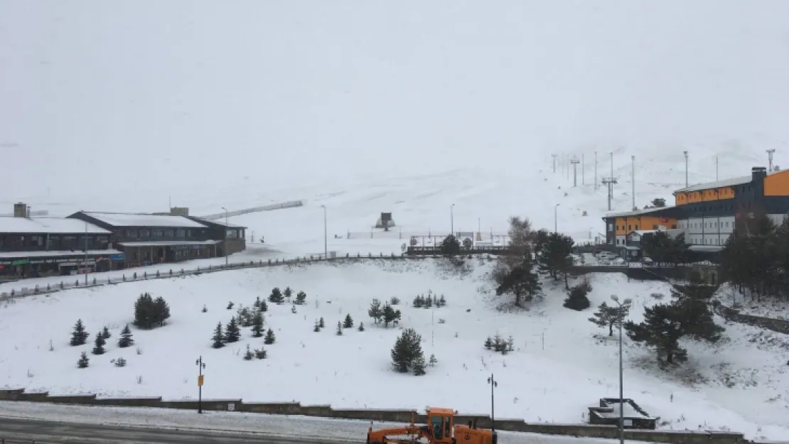 Erciyes'te kar yağışı