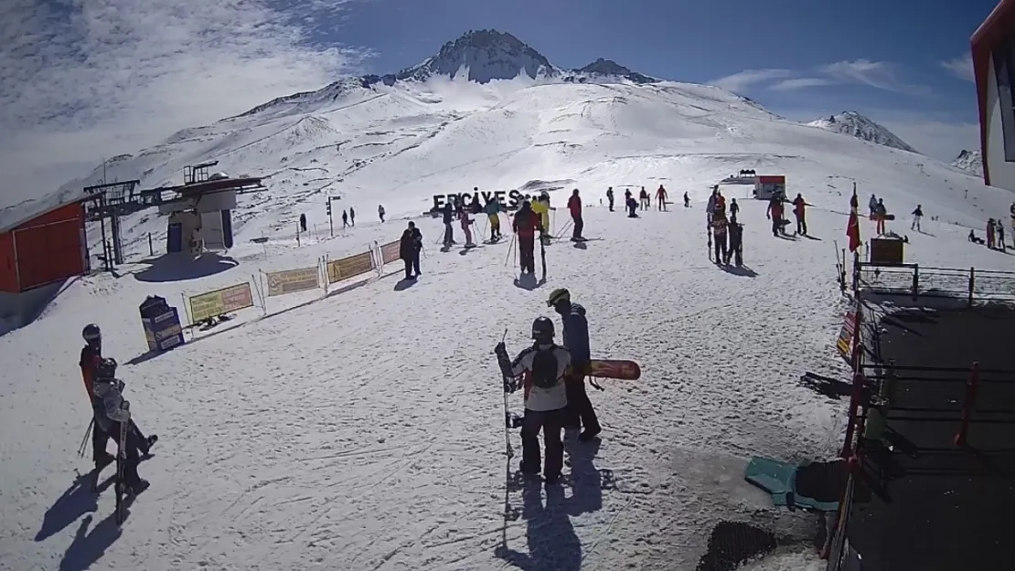 Erciyes'te kayak sezonu devam ediyor