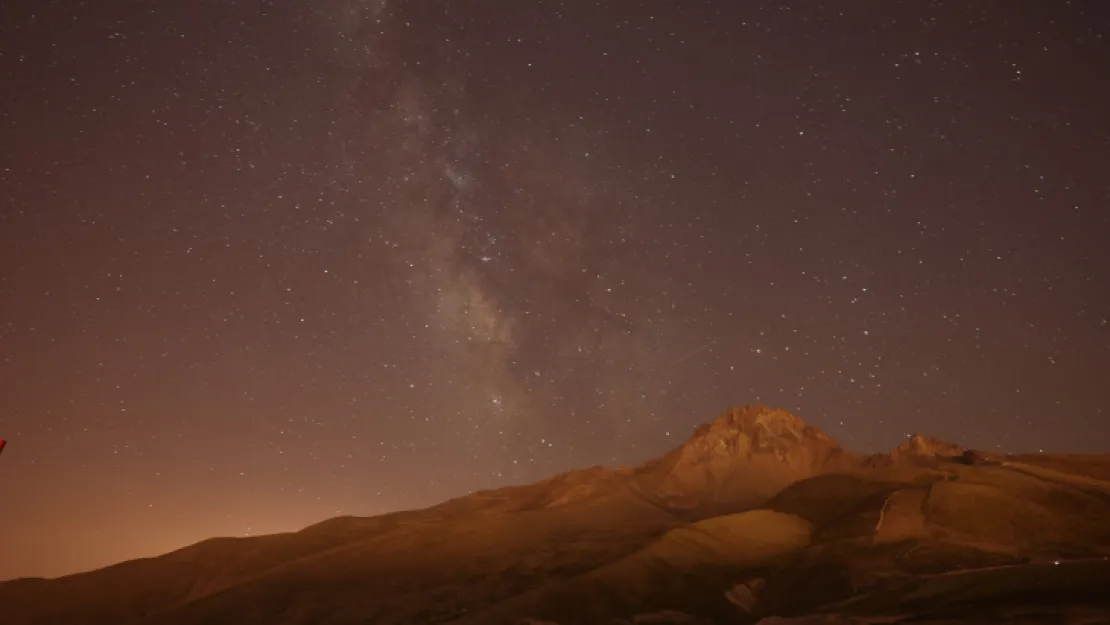 'Erciyes'te Perseid Meteor Yağmuru Unutulmaz Bir Görsel Şölen' etkinliği düzenlendi