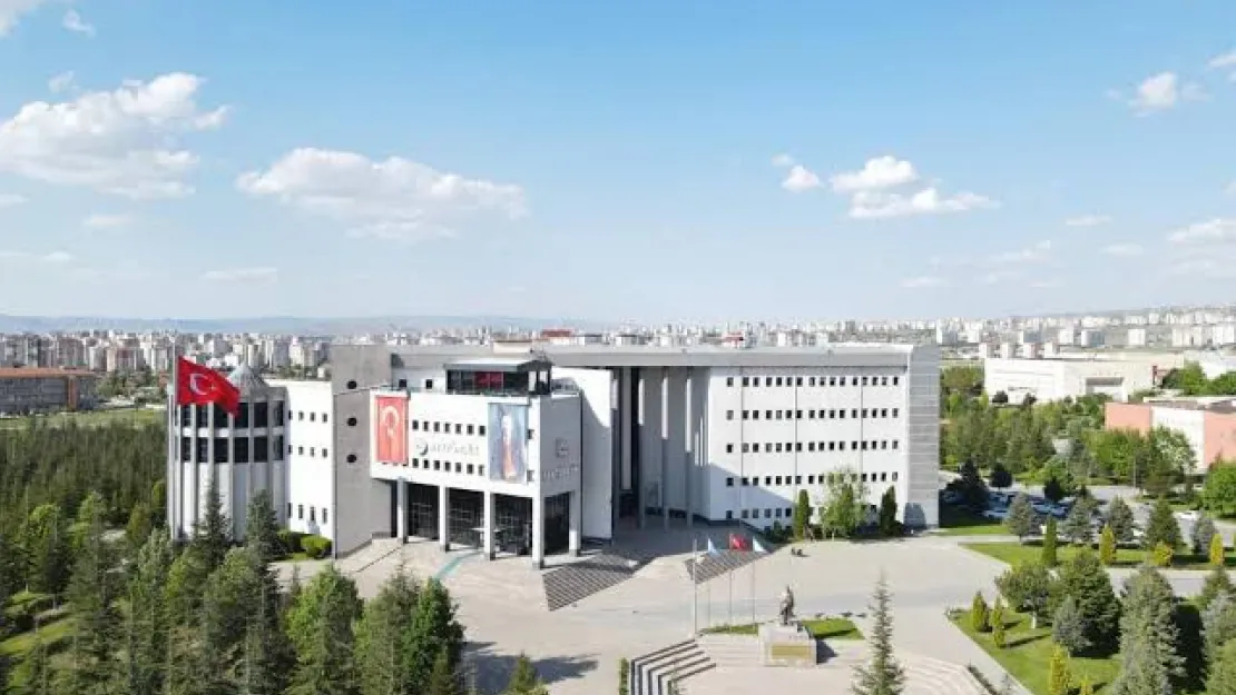 Erciyes Üniversitesi Türkiye'nin En İyi 14. Devlet Üniversitesi Oldu