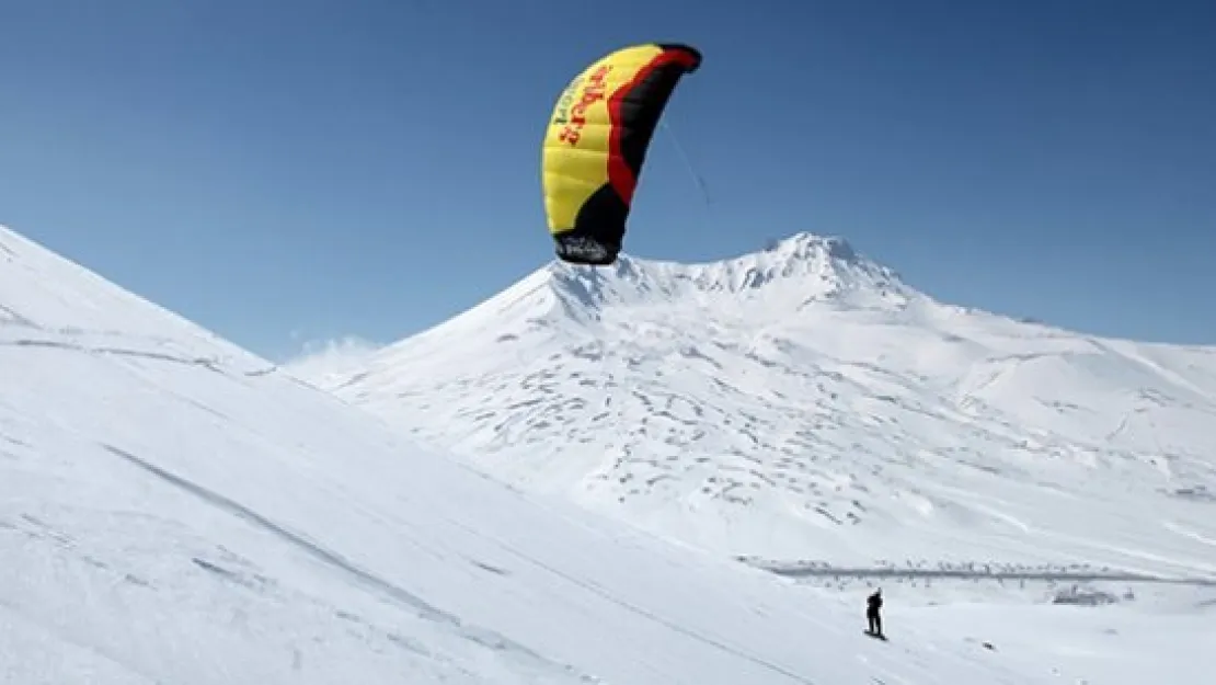 Erciyes'te Snow Kite heyecanı