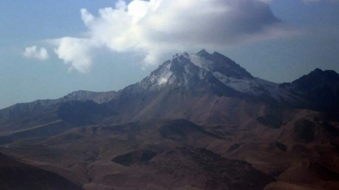 Erciyes'e Mevsimin İlk Karı Dün Yağdı 