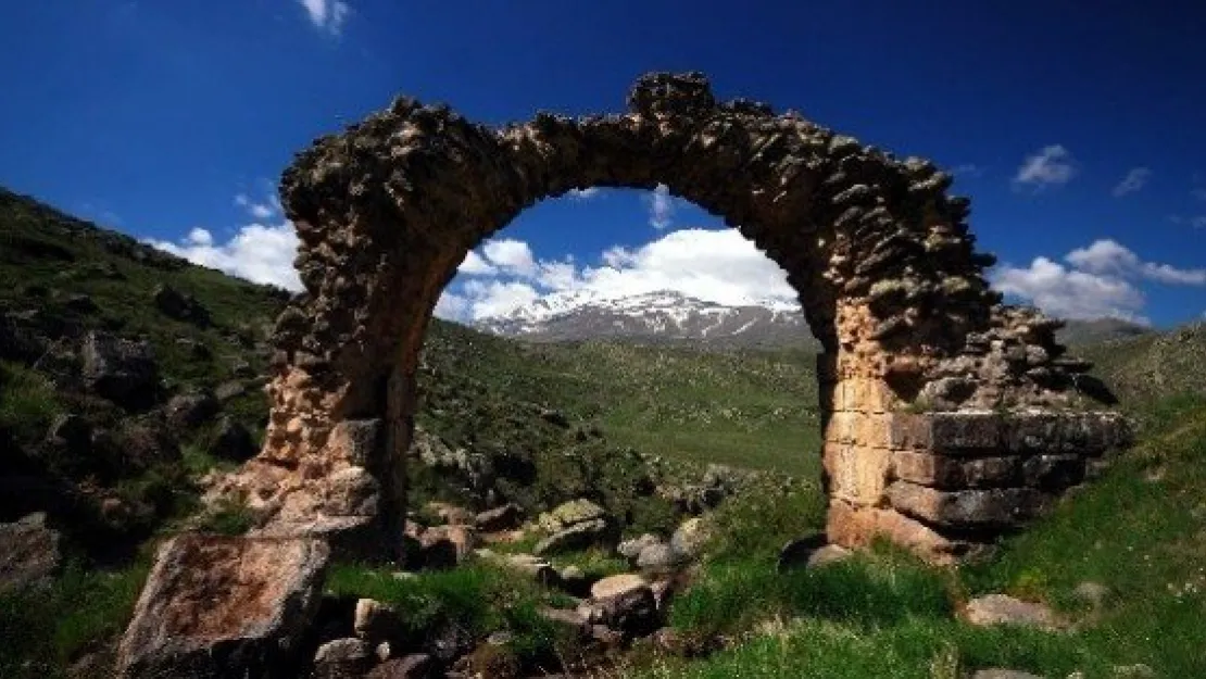 Erciyes'in Eteklerinde Tarih Yatıyor