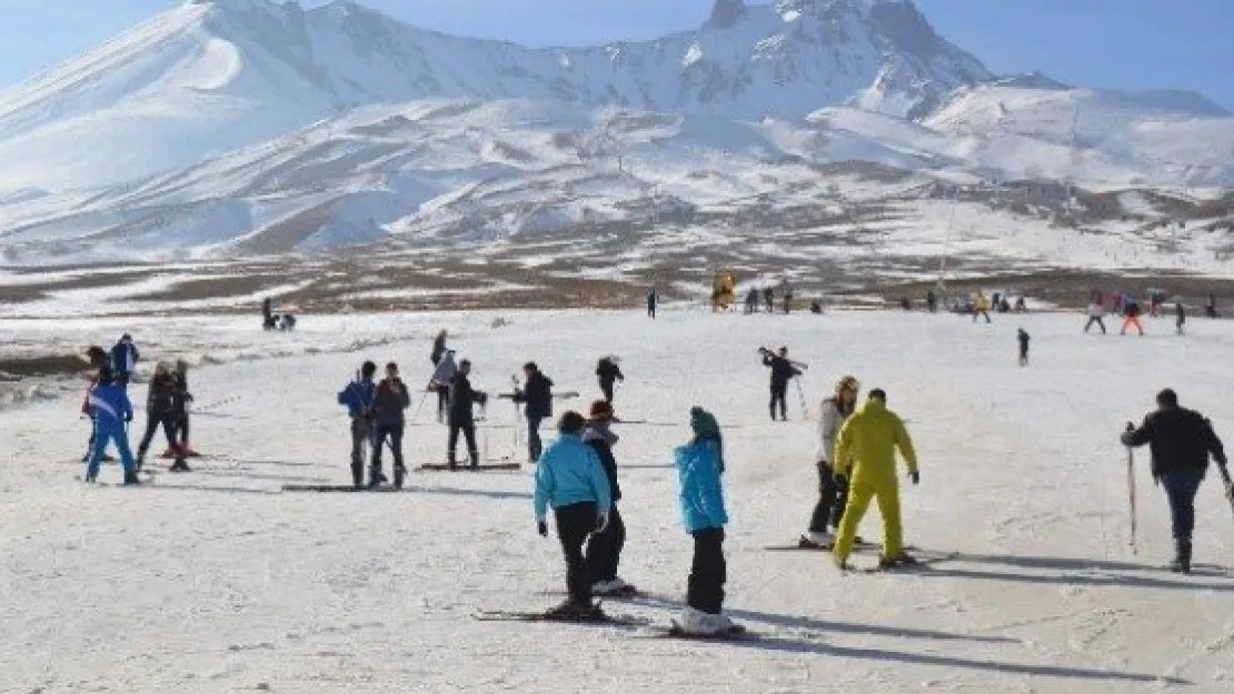 Erciyes'te Snow Academia Kayak Kursu Açıldı