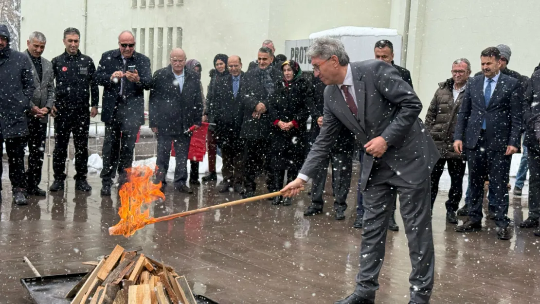 ERÜ'de kar altında Nevruz şenliği düzenlendi