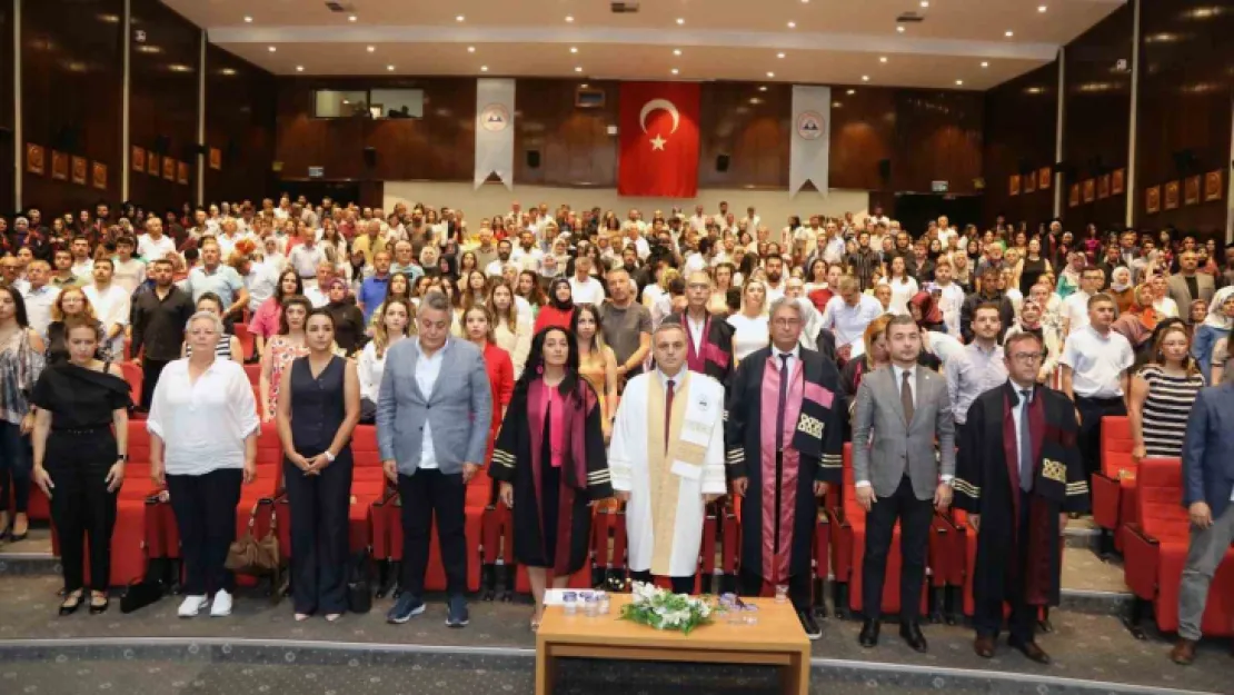 ERÜ Eczacılık Fakültesi yeni mezunlarını verdi