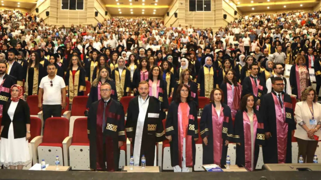 ERÜ Halil Bayraktar Sağlık Hizmetleri MYO yeni mezunlarını verdi