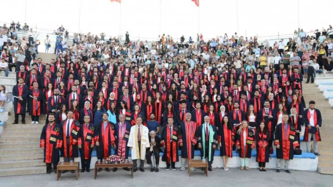 ERÜ Hukuk Fakültesi 15. dönem mezunlarını verdi