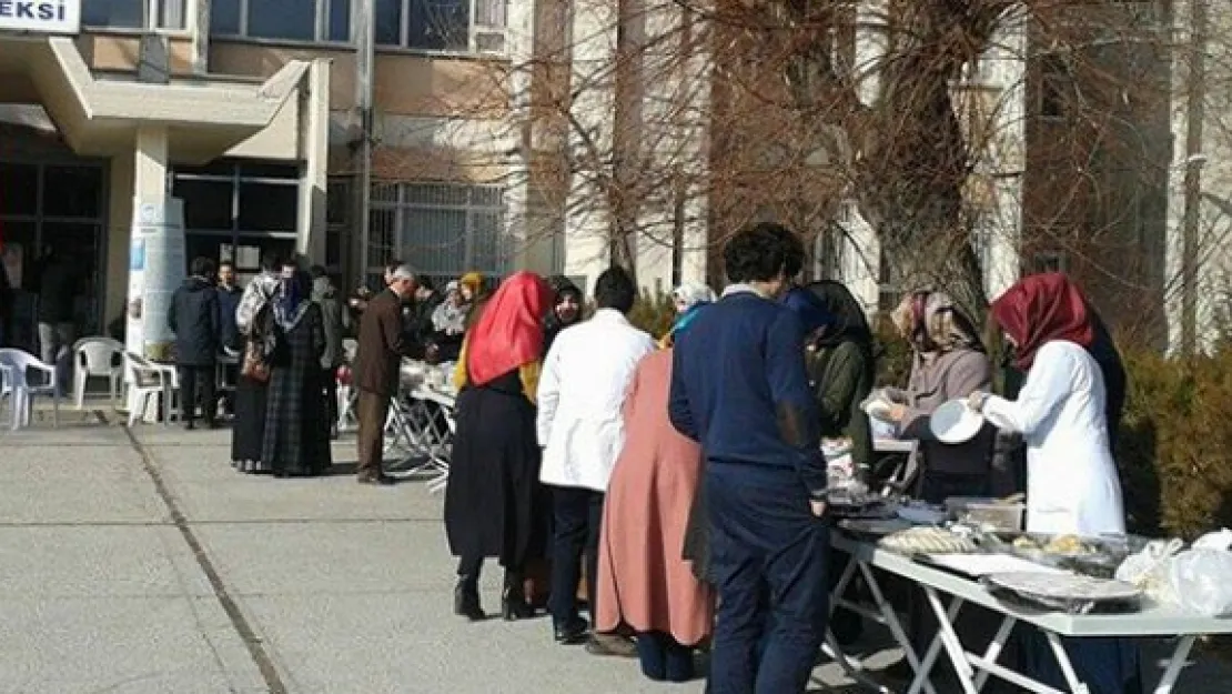 ERÜ öğrencileri, Somali için kermes düzenledi