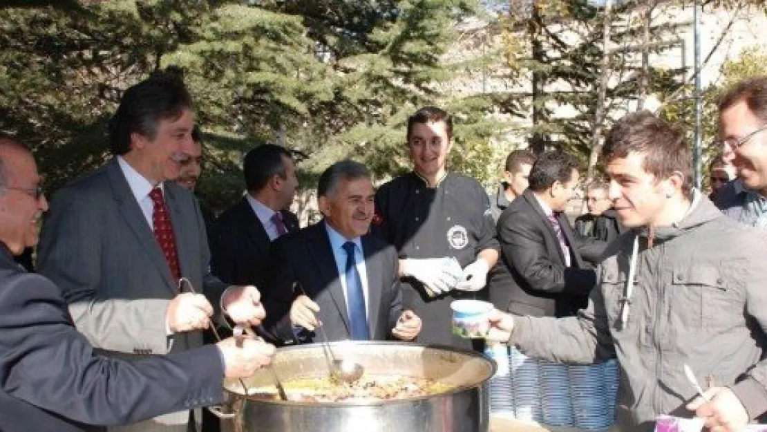 ERÜ'de 5 Bin Kişilik Aşure