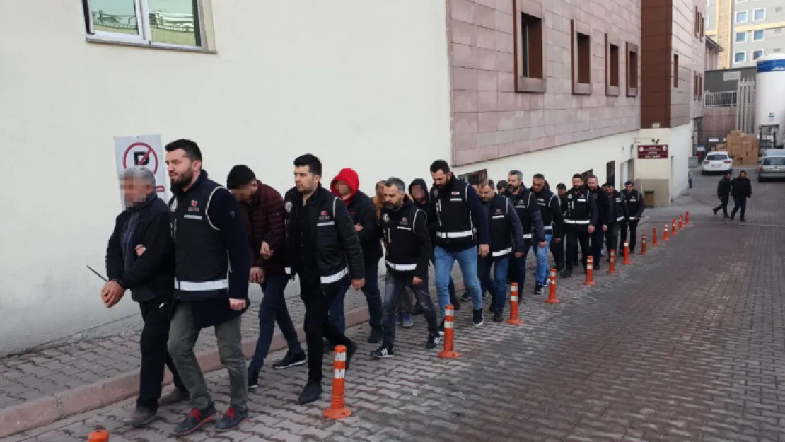 Eş zamanlı 'kaçakçılık' operasyonunda 11 kişi adliyede