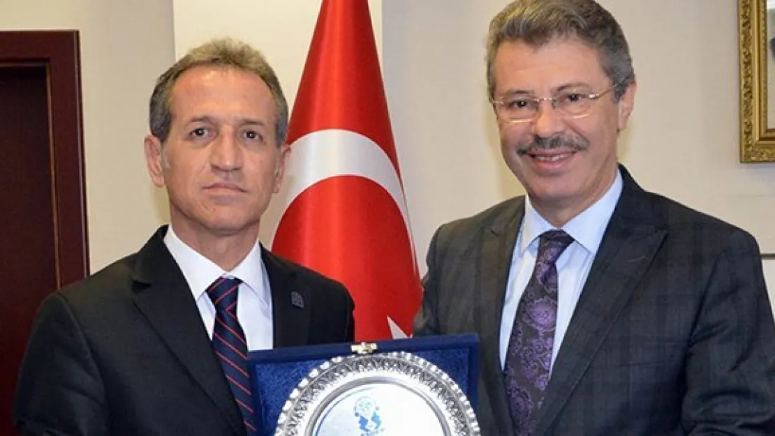 Esder'den Hüseyin Akay'a ziyaret