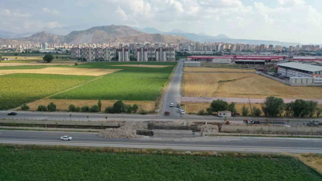 Şeker TOKİ ve Oto Servisleri Sanayi Sitesi'ne hizmet verecek köprü inşaatı devam ediyor