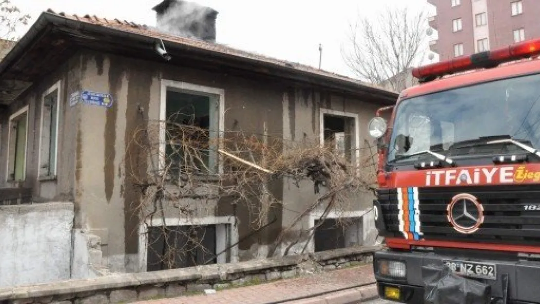 Evin Çatısı Yandı