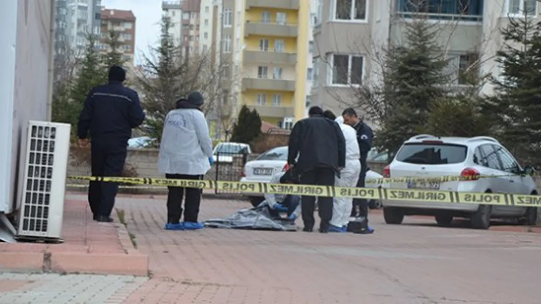 Evlerinin 13. katından düşen genç kız hayatını kaybetti