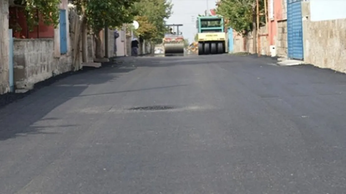Fatih Mahallesi'nde 3 cadde ile 15 sokakta asfalt çalışması