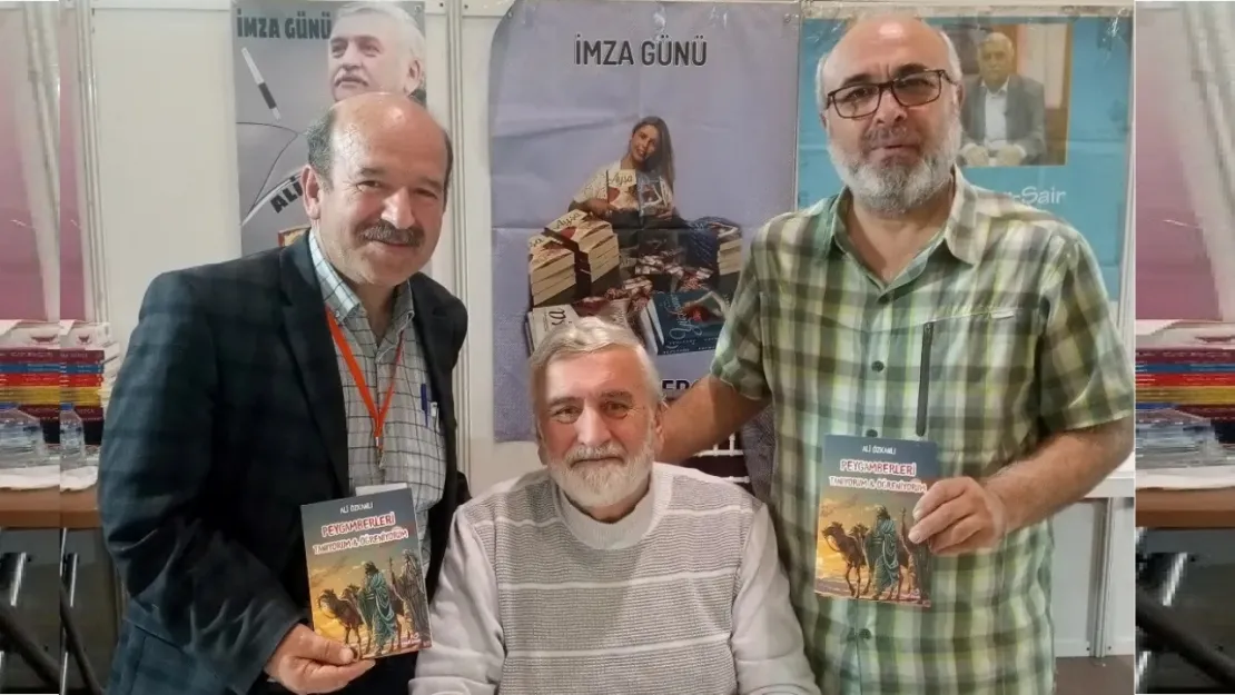 Gazetemiz yazarları Kayseri 7. Kitap Fuarı'nda kitaplarını imzalıyor