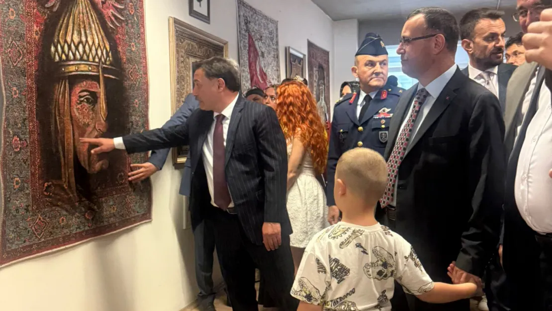 'Geçmişin İzlerine Derin Bir Nefesle, Hanımeli Değdi' sergisi açıldı