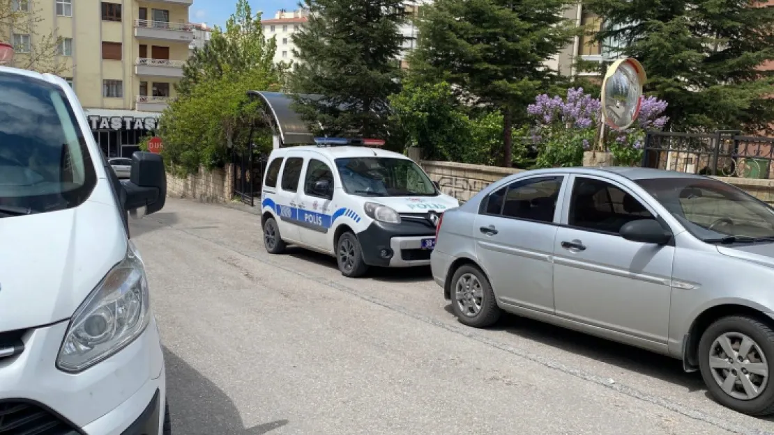 Genç kadın kendini asarak yaşamına son verdi