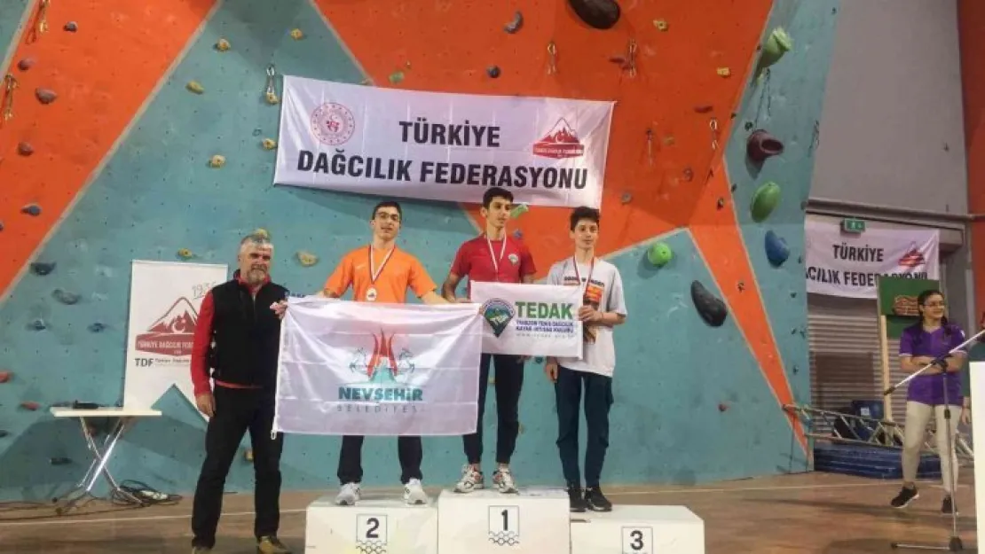 Genç Sporcular madalyalar ile döndü