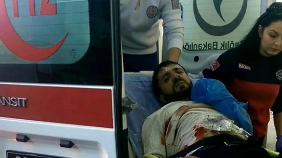 Gençler Arasında Çıkan Kavgada Kan Aktı: 1 Yaralı