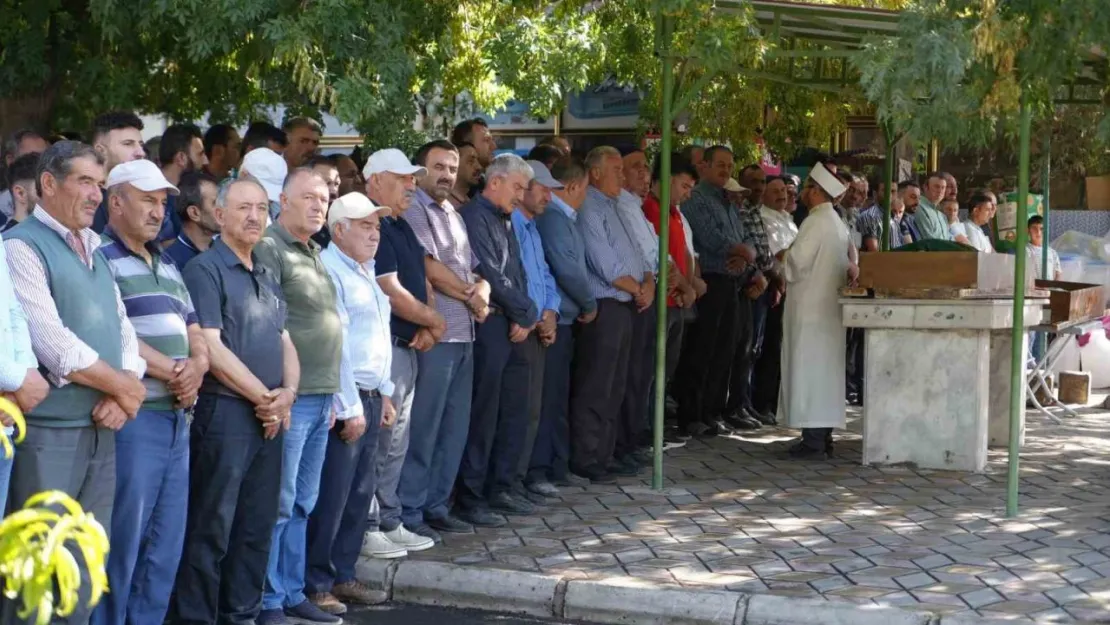 Gölette boğulan baba ve kızı defnedildi