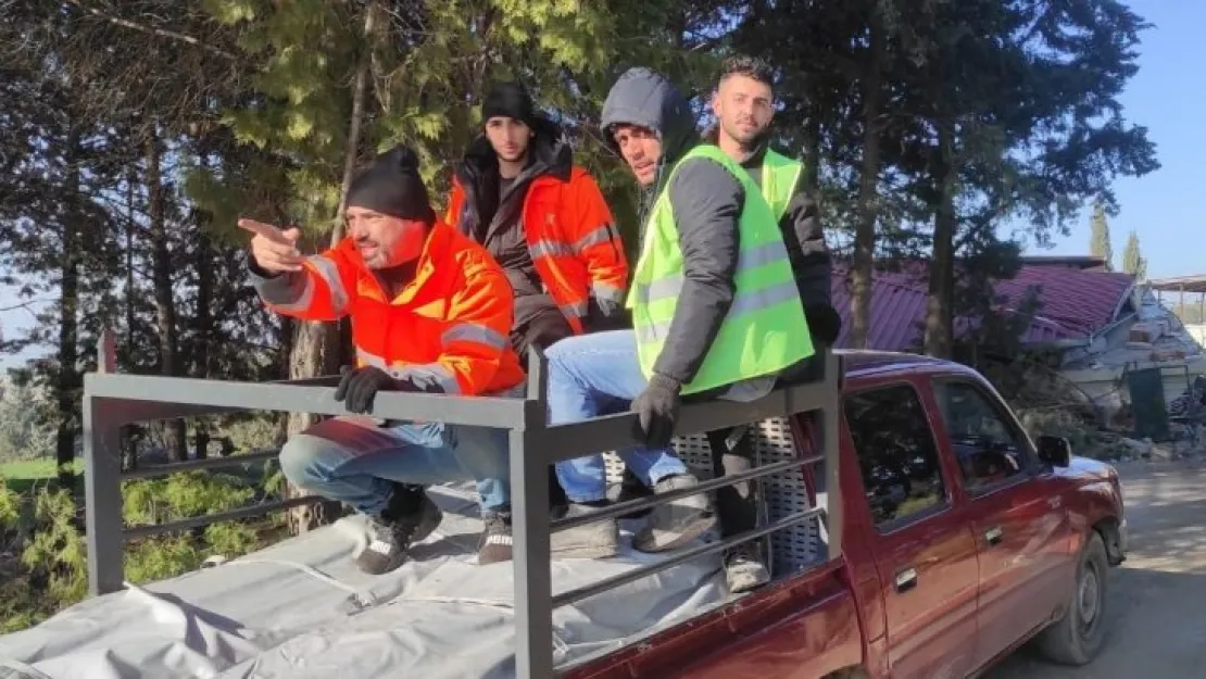 Gönüllü NEVÜ öğrencileri deprem bölgesinde