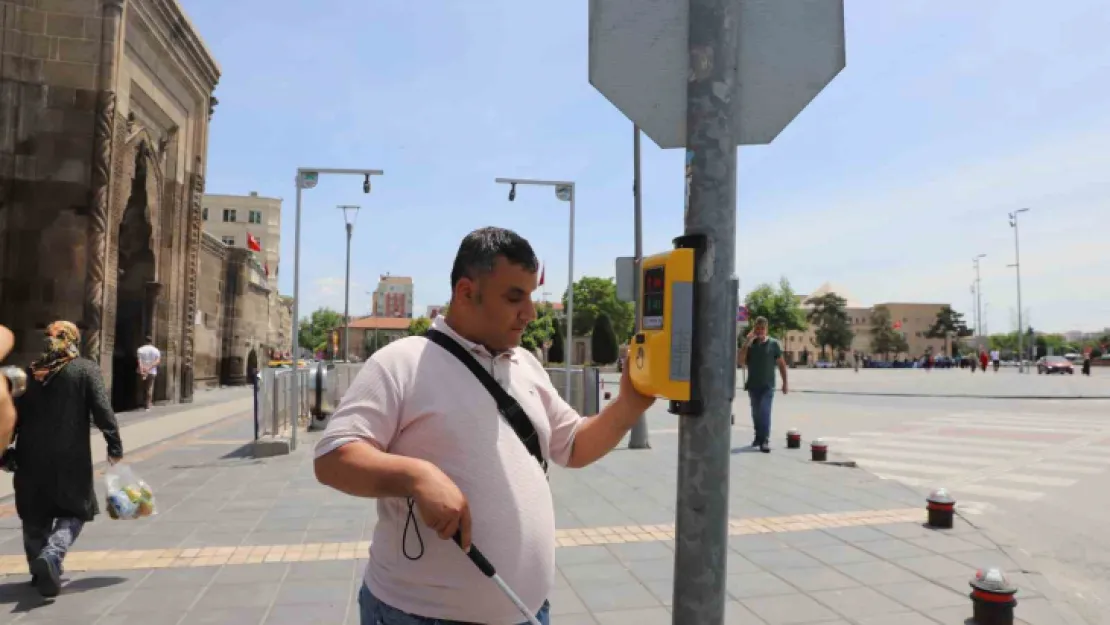 Görme engellilerin hayatını kolaylaştıran uygulama: Erişilebilir Yaya Butonları