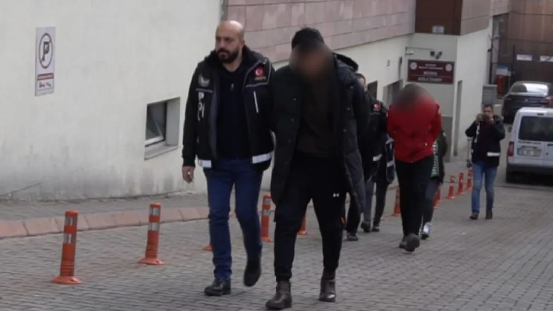 Gözaltına alınan 3 zehir taciri adliyeye sevk edildi