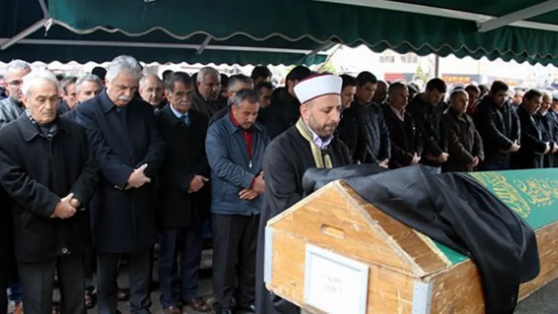 Greyderin altında kalarak hayatını kaybeden işçi defnedildi
