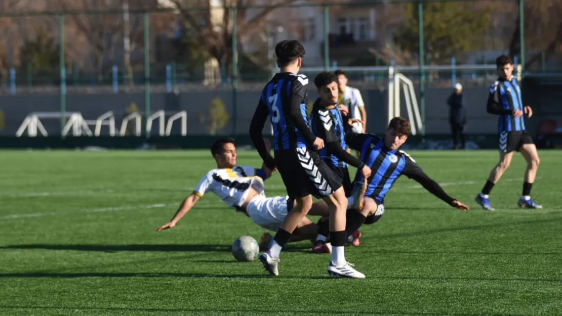 Hafta sonu amatör futbolda genç yaş kategorisi maçları oynandı