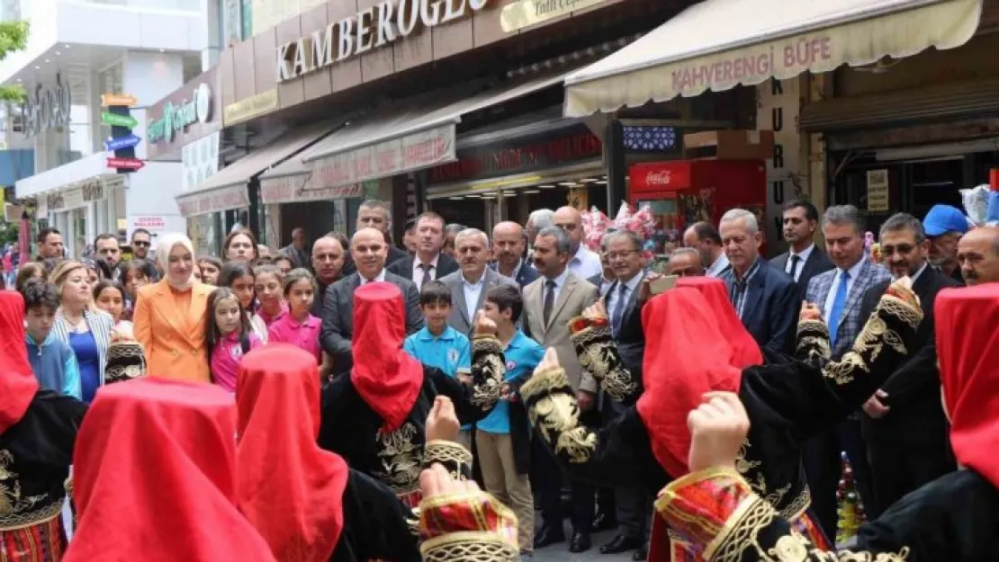 Halk eğitim kursiyerleri hünerlerini sergiledi