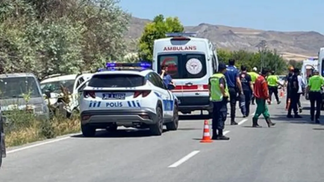 Hasanarpa Mahallesi'nde feci kaza: 1 ölü 8 yaralı