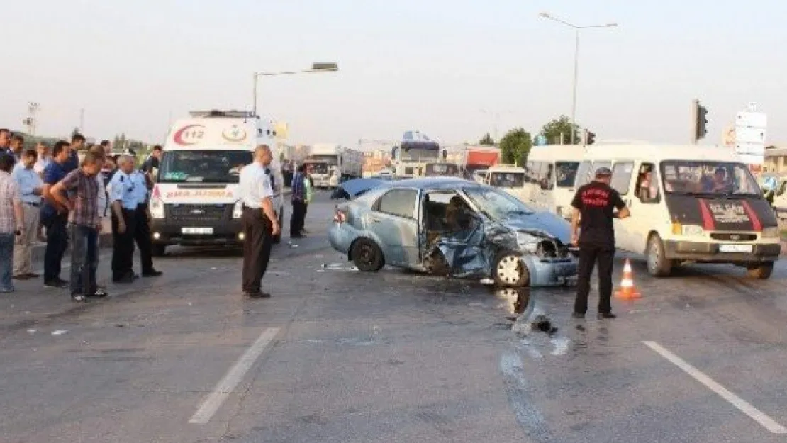 Hasta Taşıyan Ambulans Kaza Yaptı: 6 Yaralı 