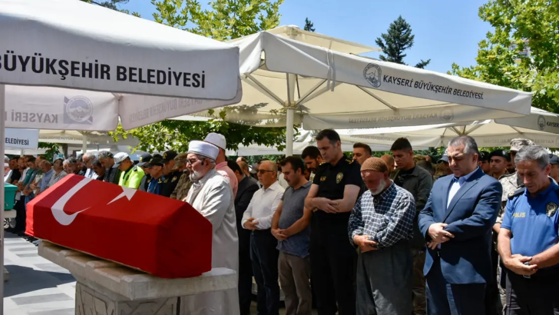 Hastalığına yenik düşen polis memuru Ramazan Havuz son yolculuğuna uğurlandı