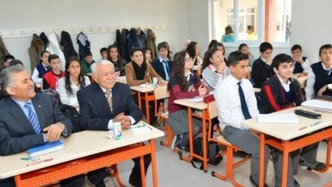Hayırsever Ramazan Büyükkılıç Önce Okulu Yaptırdı, Sonra İlk Dersi Verdi 