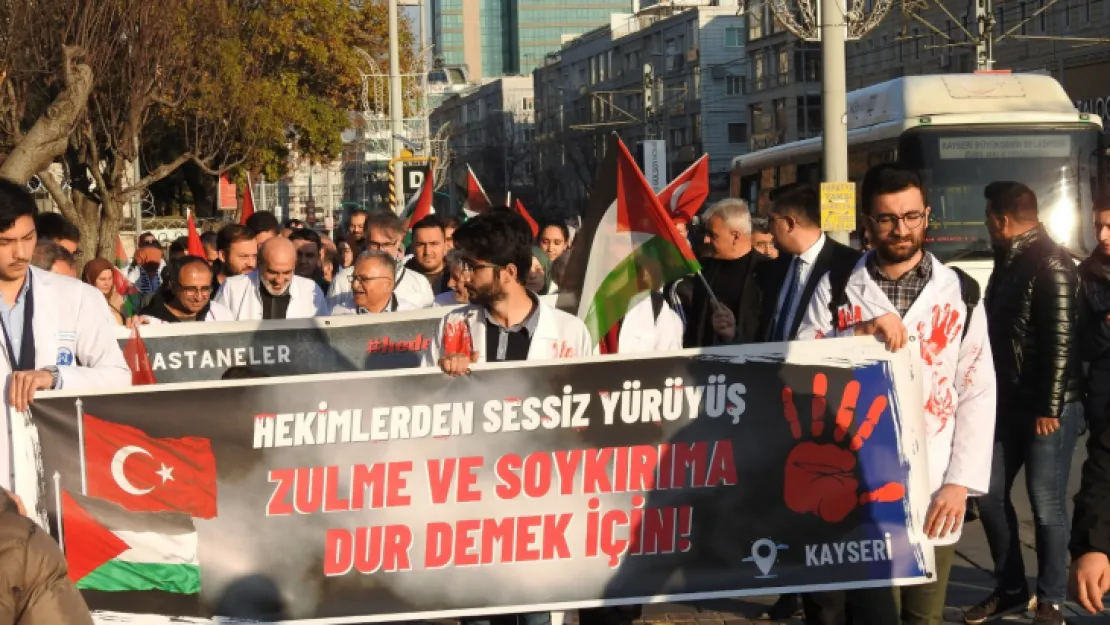 Hekimler 'sessiz yürüyüş' ile İsrail'i protesto etti