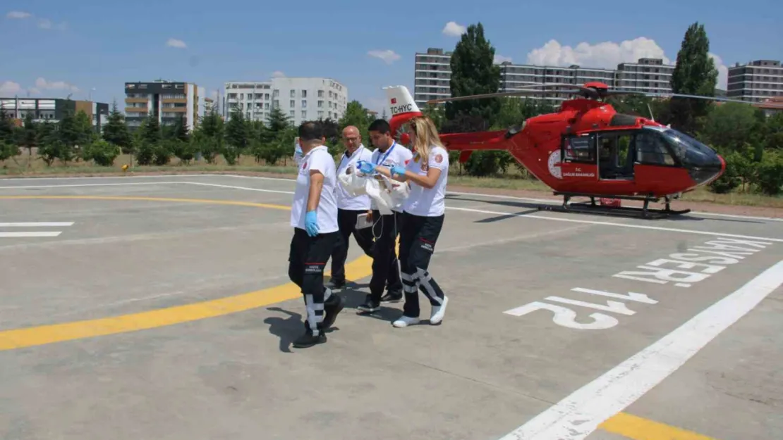 Helikopter ambulanslar Ferah bebeğin gözü için havalandı