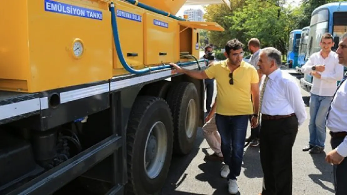 Her geçen gün araç parkı yenileniyor 2 adet asfalt tamir ve bakım aracı