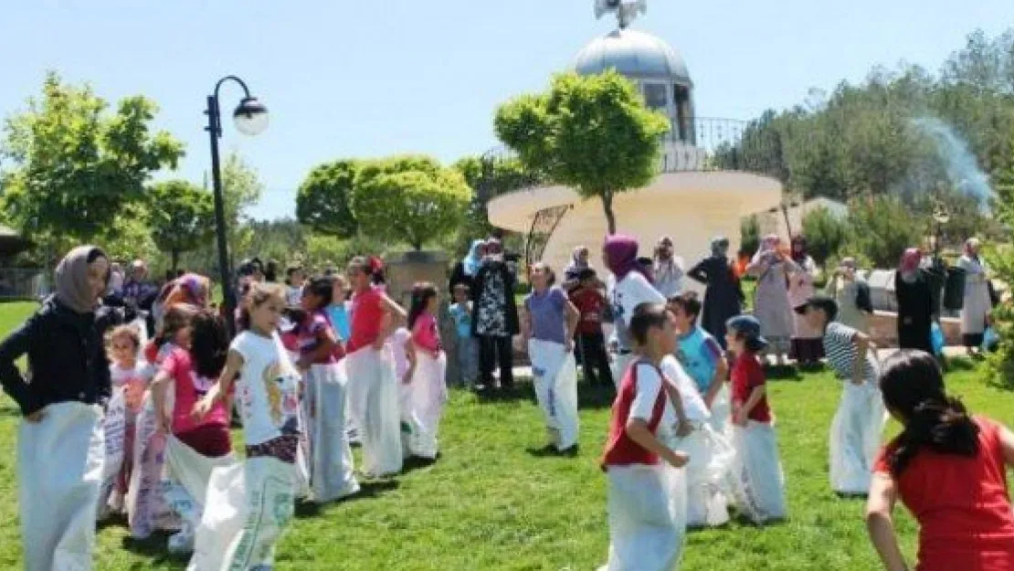 Hikmet Çocuk Kulübü'nden Muhteşem Yıl Sonu Programı