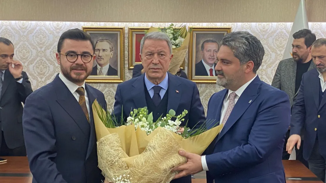 Hulusi Akar, AK Parti İl Başkanlığı görevini Okandan'a tevdi etti