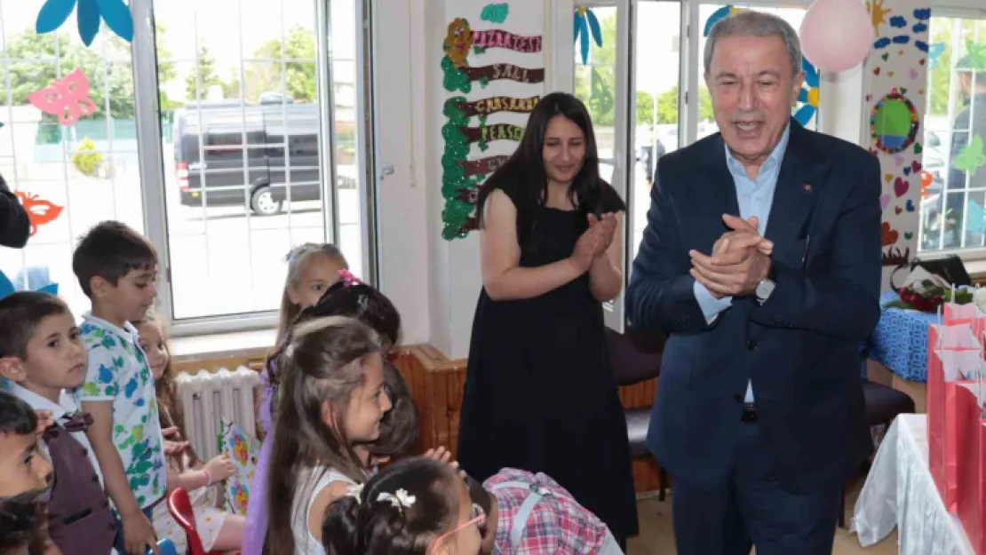 Hulusi Akar'dan öğrencilere 'nasihatli karne'