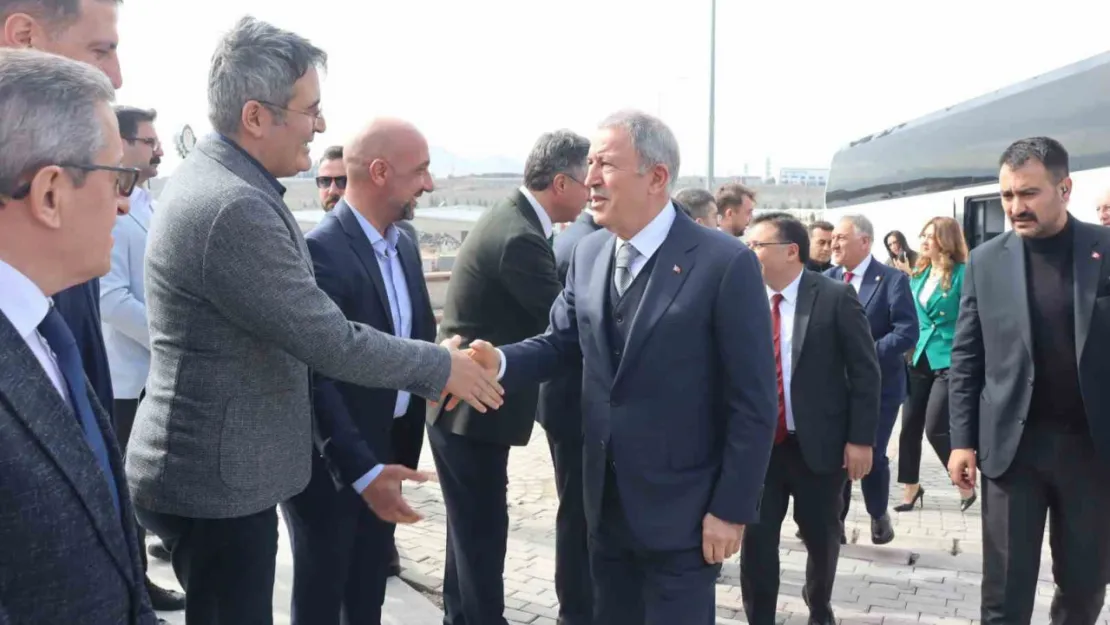 Hulusi Akar'dan TOMTAŞ'a övgü: 'Güzel ve örnek bir tesis'