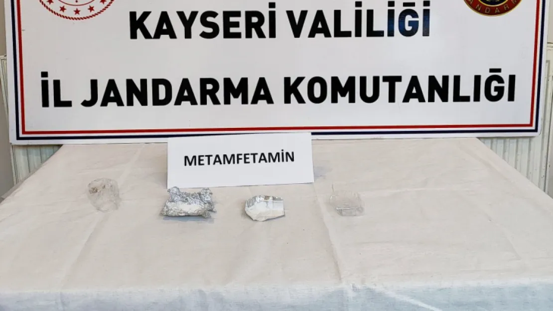 İç çamaşırında uyuşturucu madde ile yakalandı